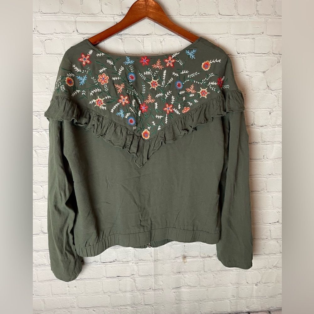 UMGEE Ruffled Zipper Front Jacket with Floral Embroidered Detail Medium - Picture 14 of 16